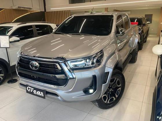 TOYOTA HILUX 2.8 D-4D TURBO DIESEL CD SRX PLUS 4X4 AUTOMÁTICO TOYOTA HILUX 2.8 D-4D TURBO DIESEL CD SRX PLUS 4X4 AUTOMÁTICO